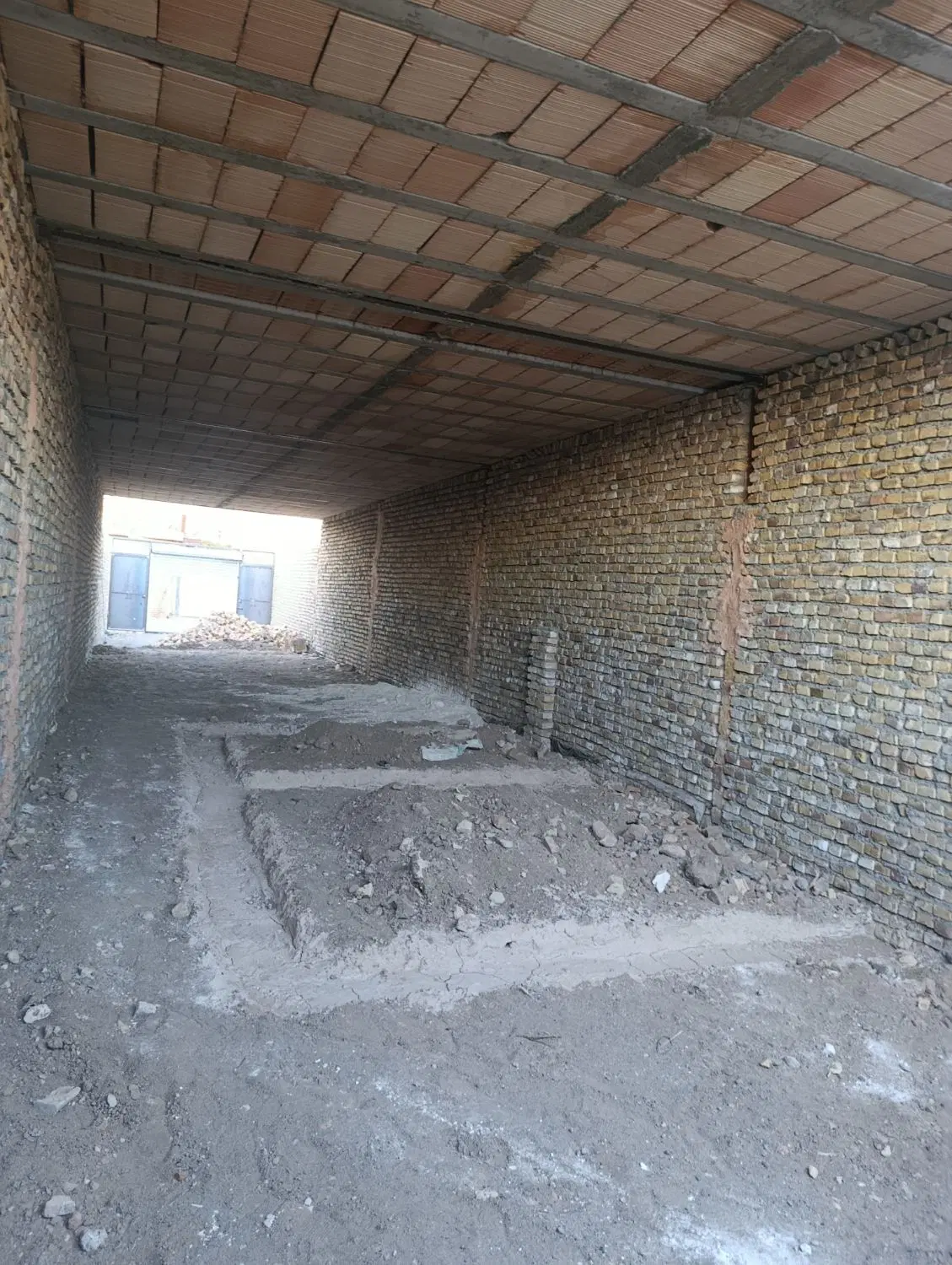 خانه نیمه ساخت