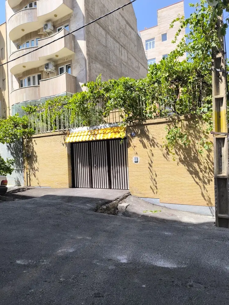 حیاط ویلایی دربست