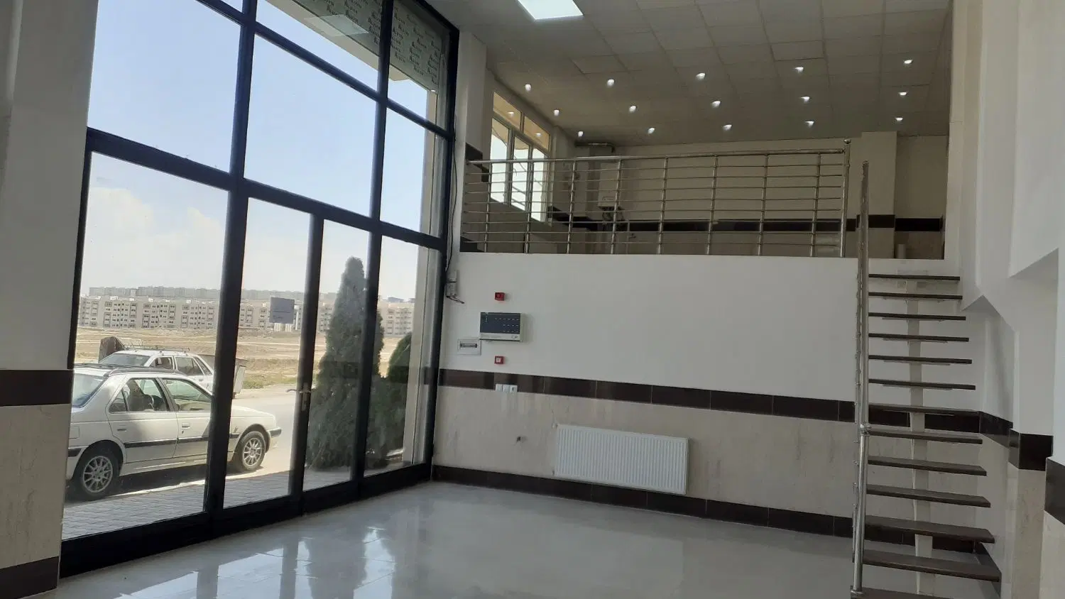 مغازه تجاری در شهرک دادگستری بر خیابان مسکن ملی