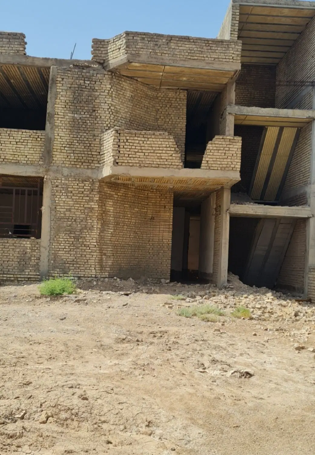 بهزیستی  طبقه بالا                 2_200_000_000