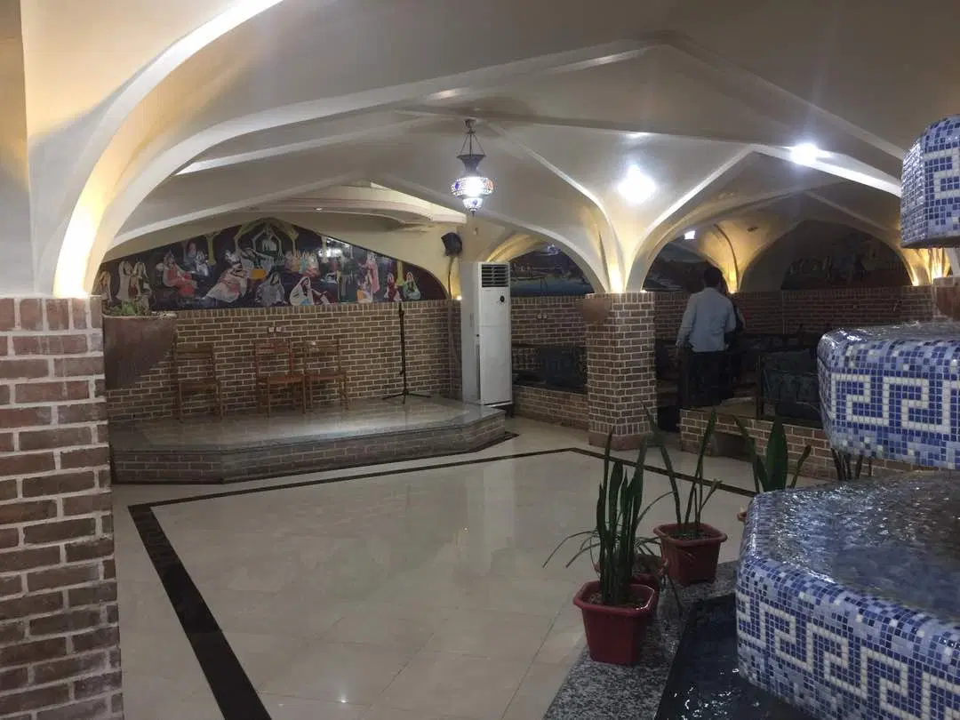 یک باب سالن زیر زمین  نبش شریعتی و مصطفی