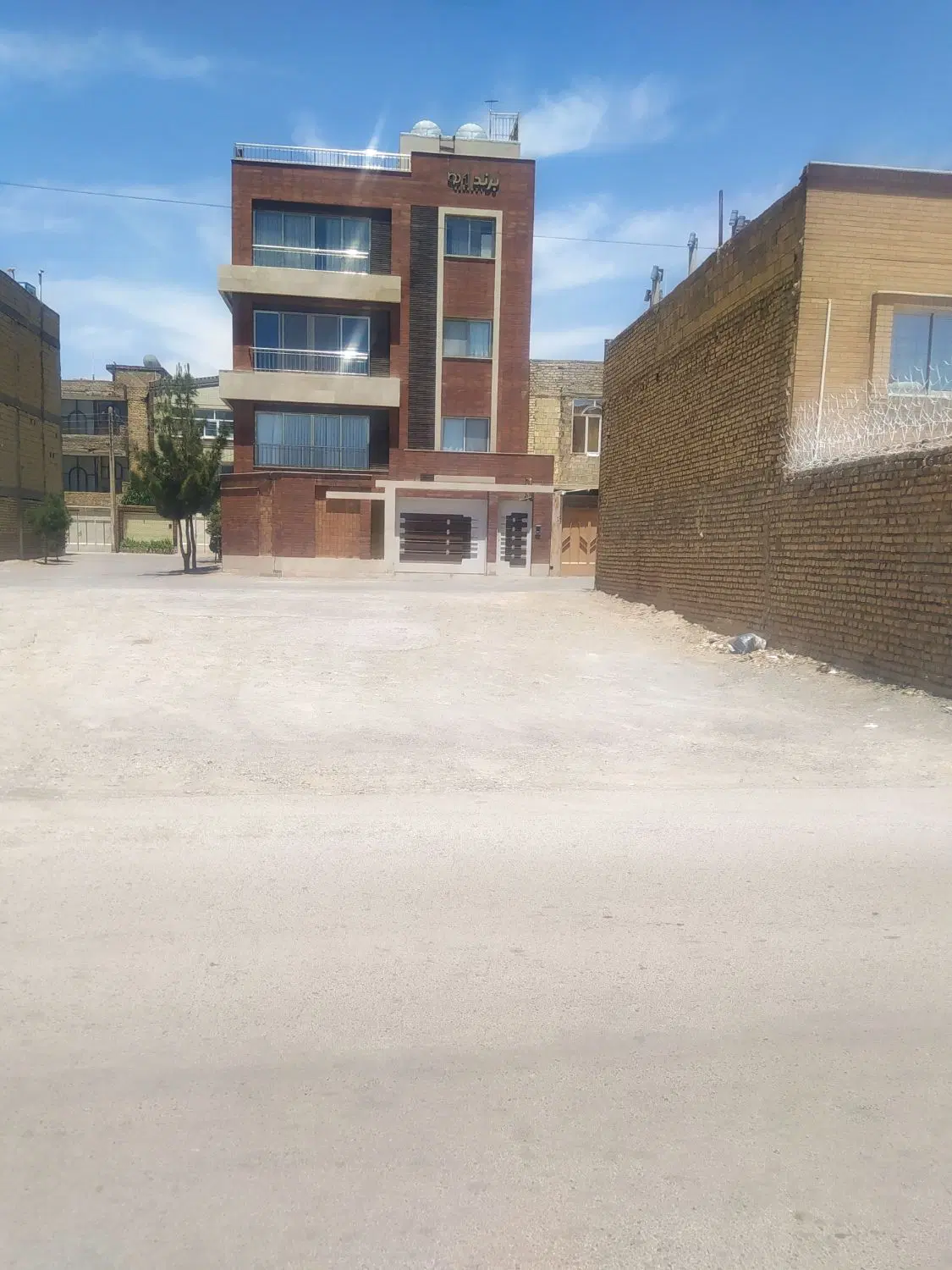 فروش زمین مسکونی تجاری با پروانه ساخت
