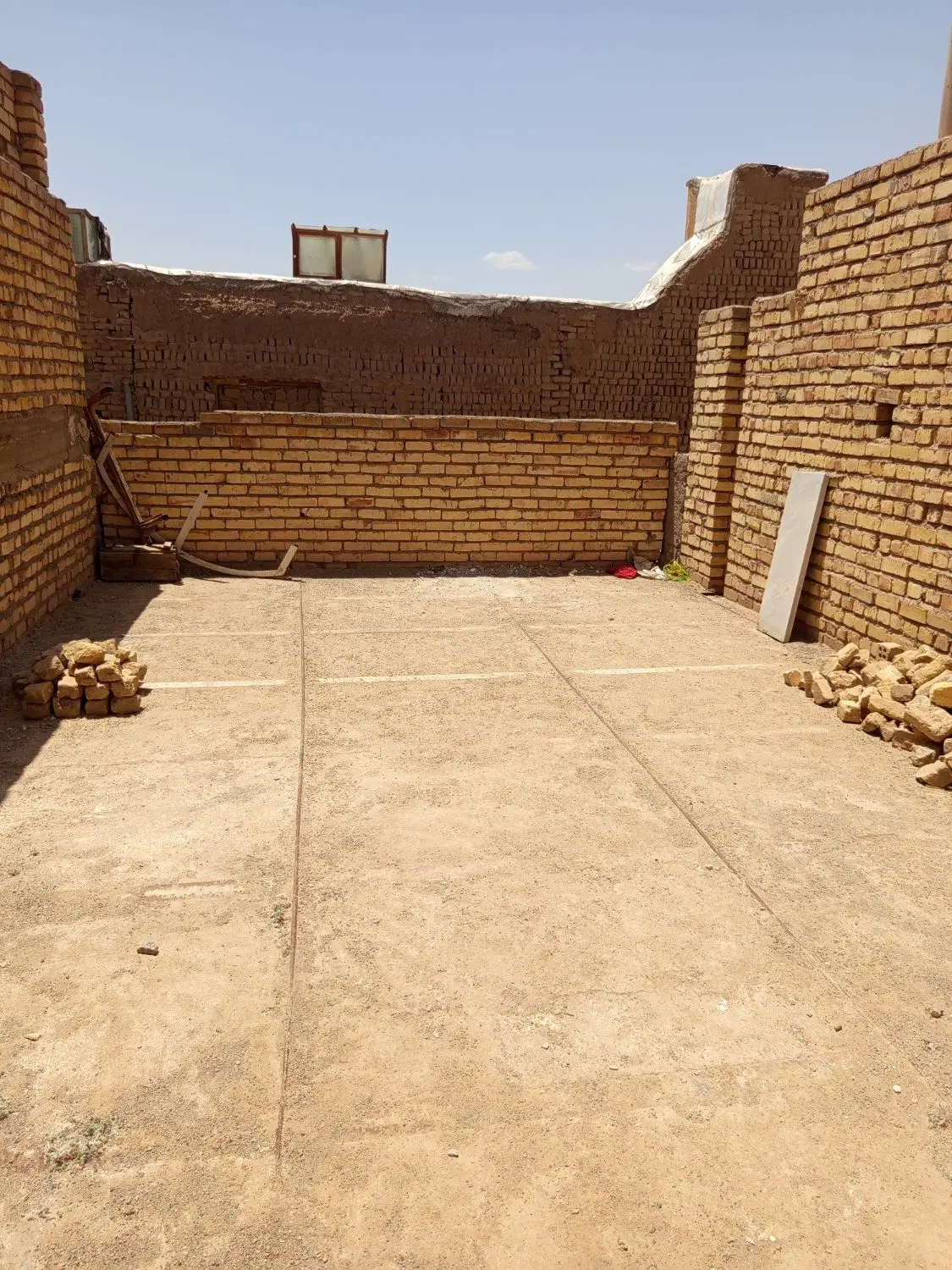 خانه نیمه ساز