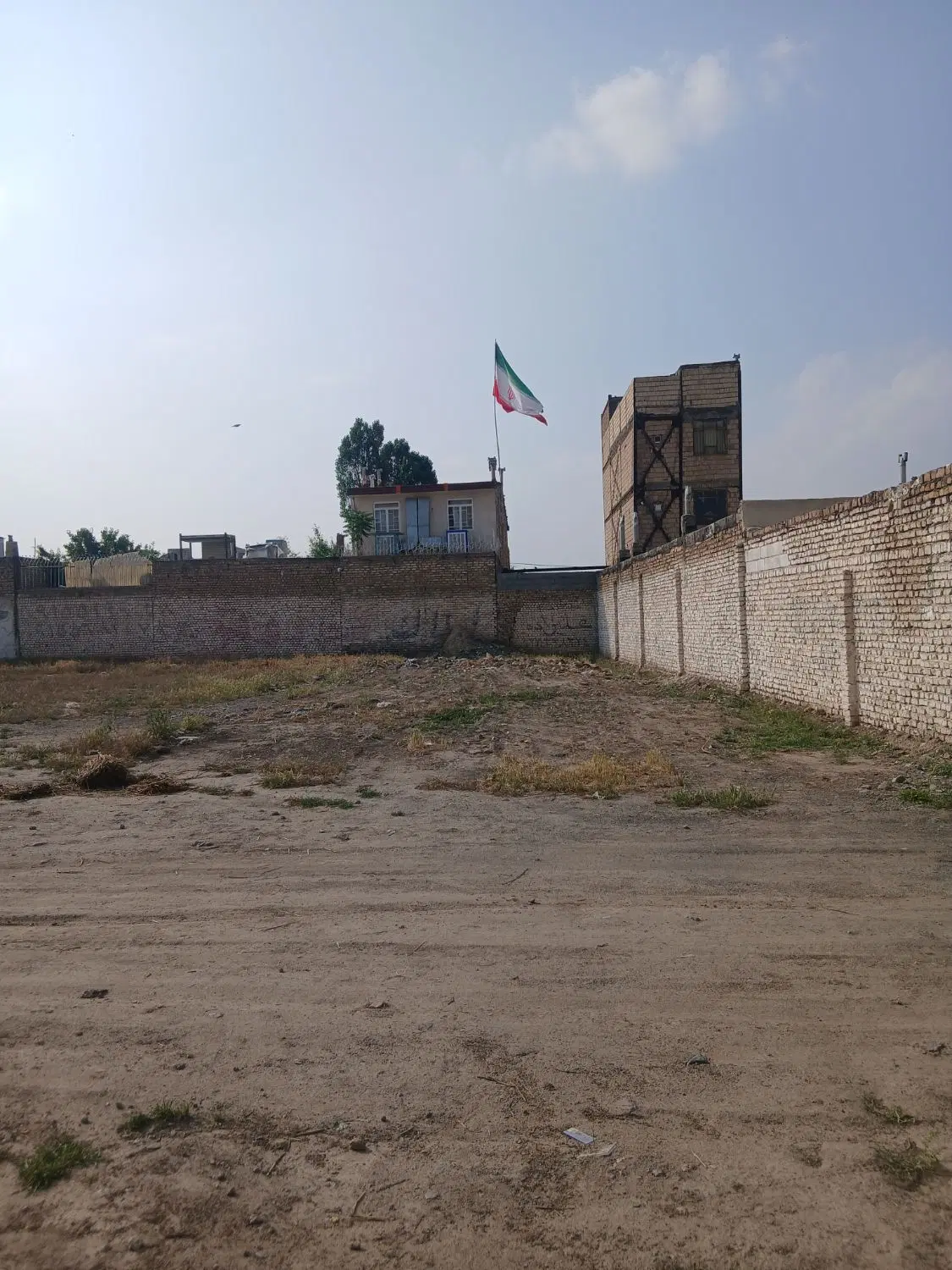 زمین ۱۸۰ متر توس ۹۷ روستای خین