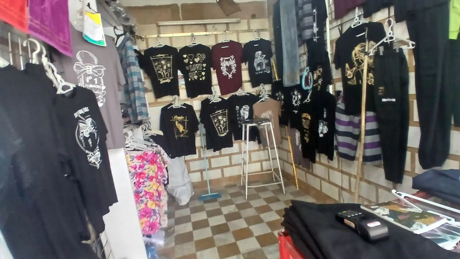 مغازه باریکه راهنمایی رانندگی