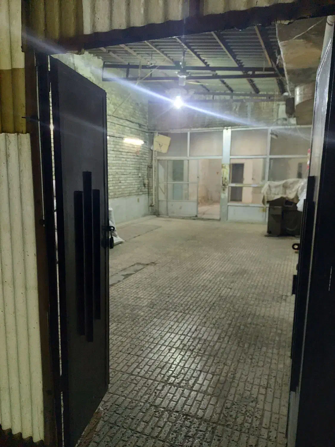 انبار ۲۳۰متری فول امکانات