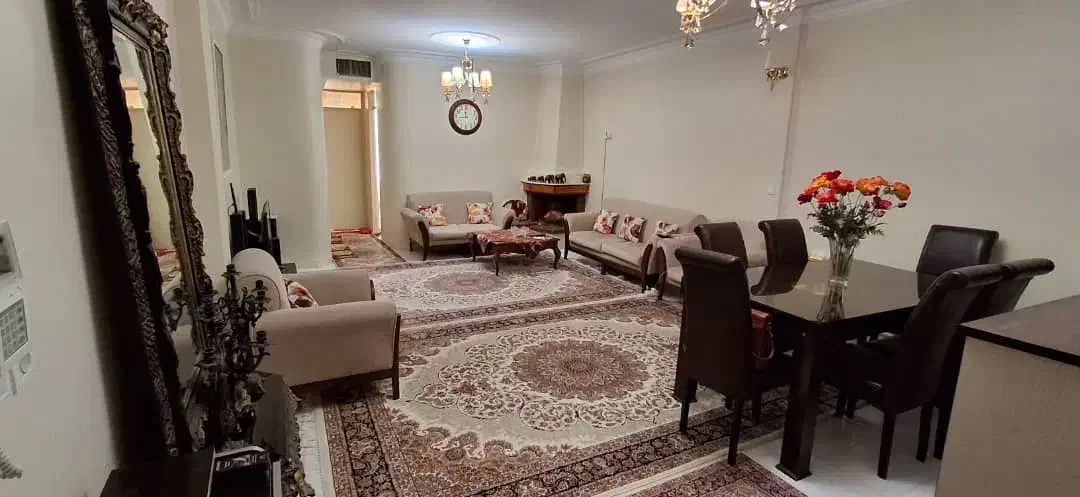 ۸۵متری طبقه اول روب نما (املاک عادل)