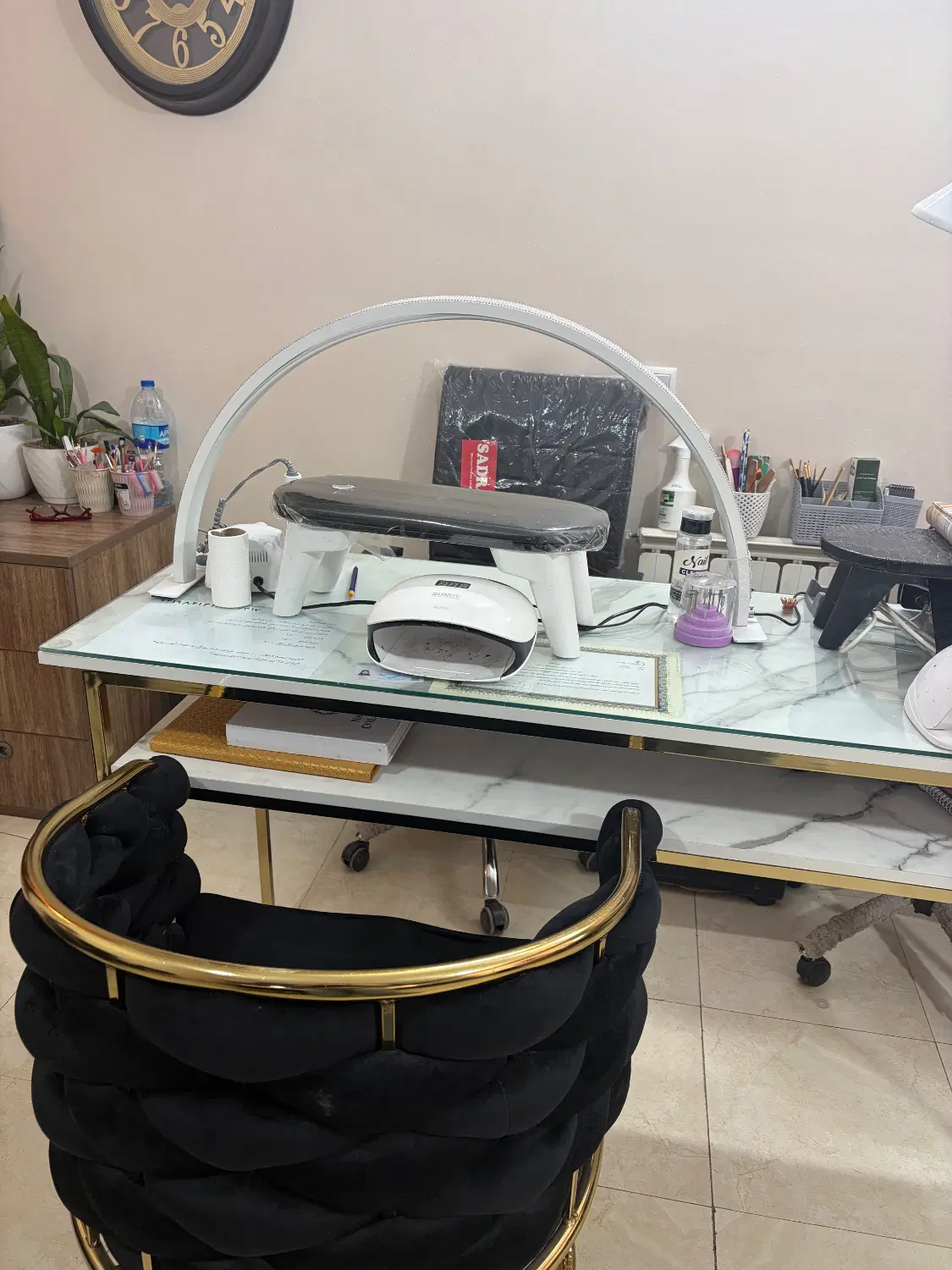 میز ناخن صندلی تاتو رنگ و اصلاح جهت اجاره