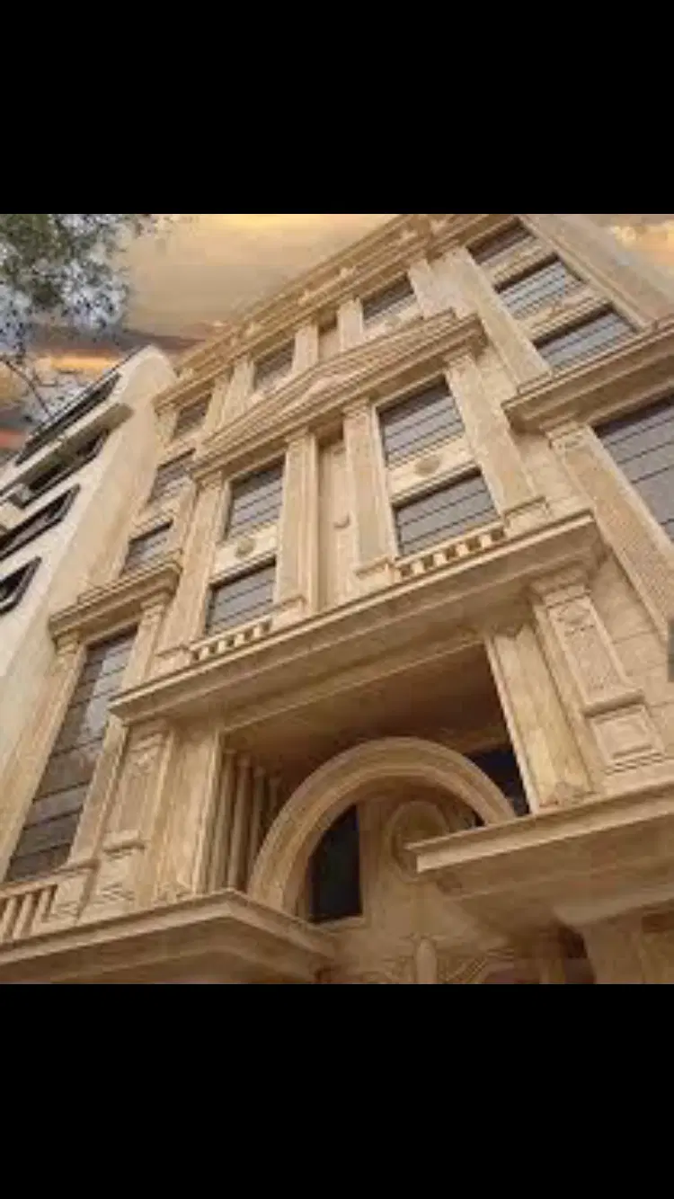 ۱۸۰ متری خشک ۲۲ بهمن،گذرنامه