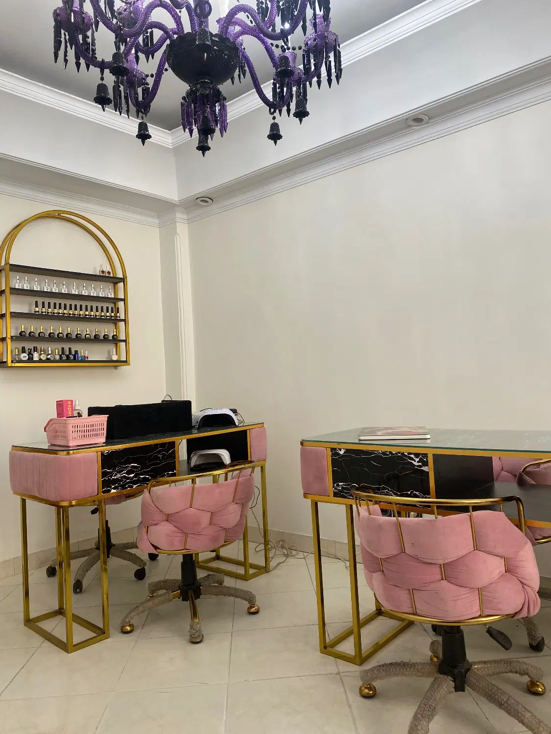 اجاره میز ناخن ،اینه صندلی ۳ تومن
