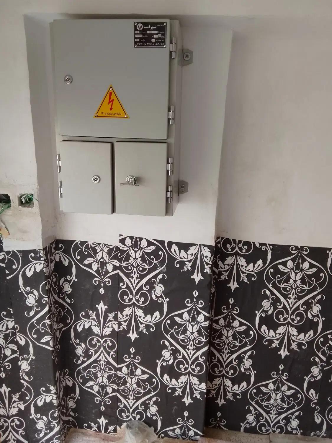 مغازه در خیابان اصلی به متراژ حدودا 12متر