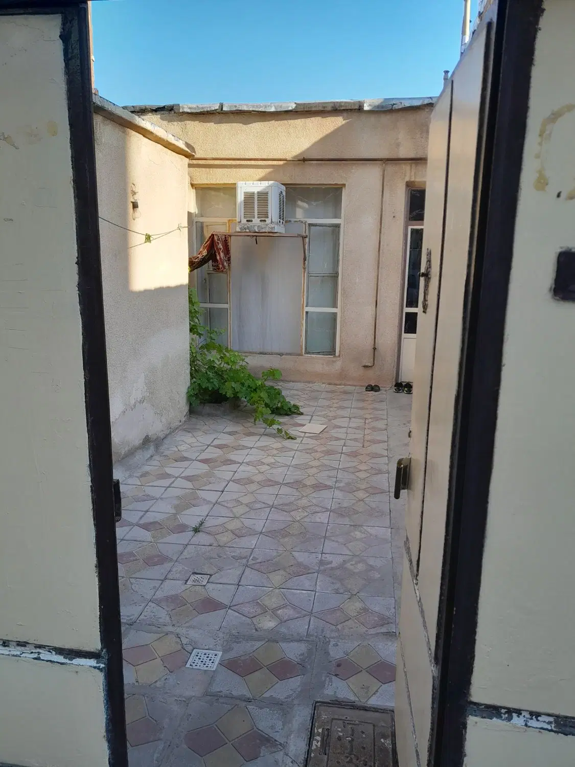 حیاط ۱۰۰ متری در یکه توکان