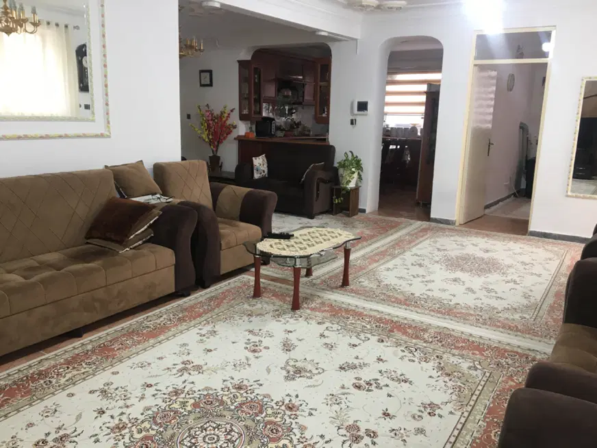 ملک ویلایی قابل سکونت مرکز شهر با زمین ارزشمند