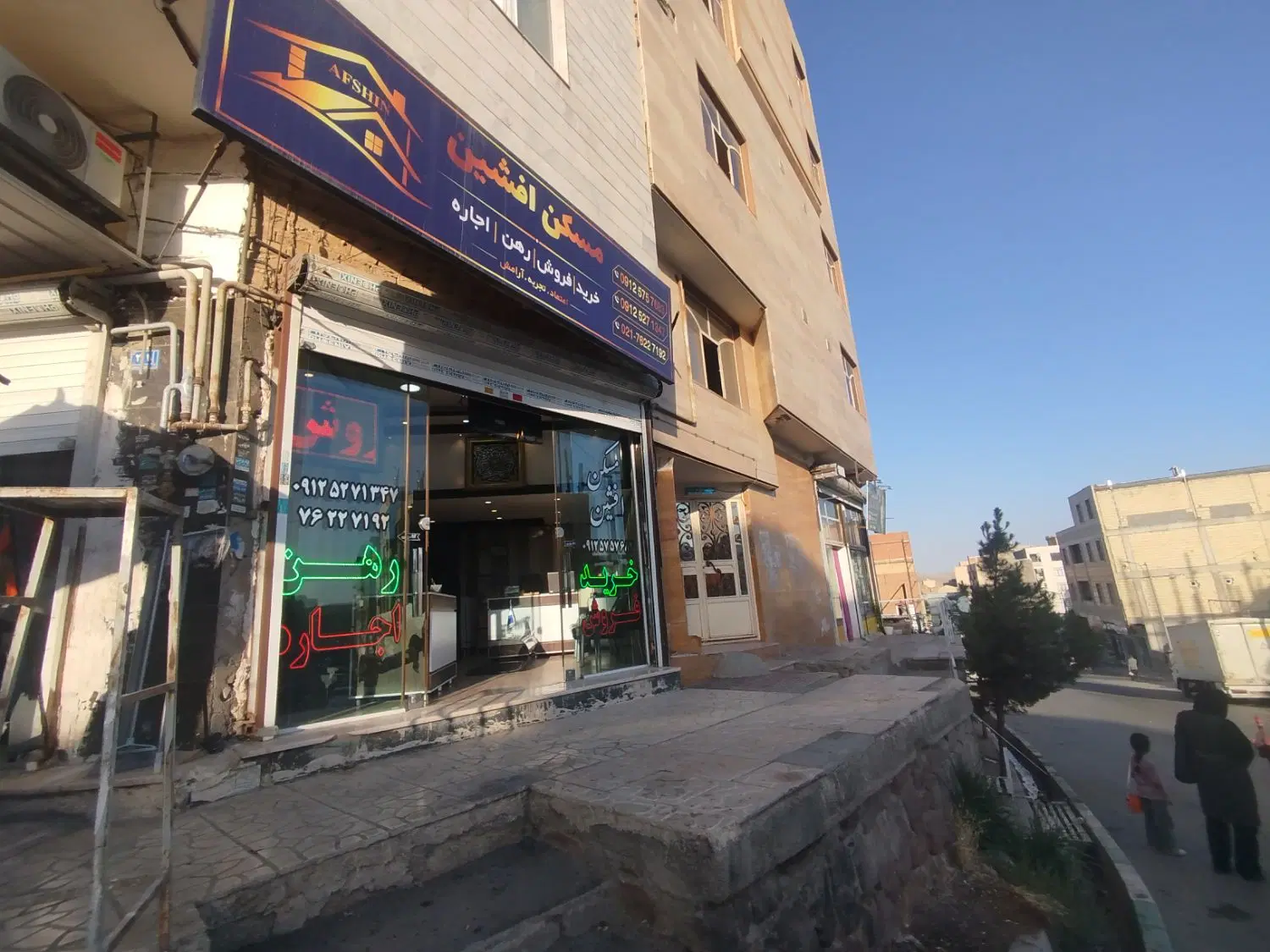 مغازه ۲۰ متر بر سپاه سه نبش