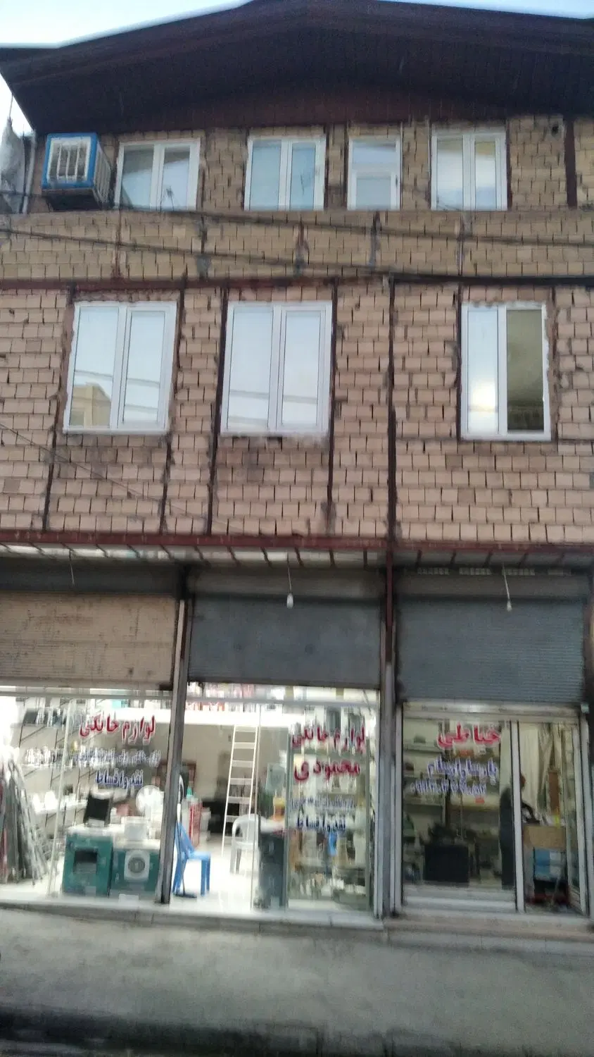خانه سه طبقه داری 3عدد مغازه رشیدی تازه آباد
