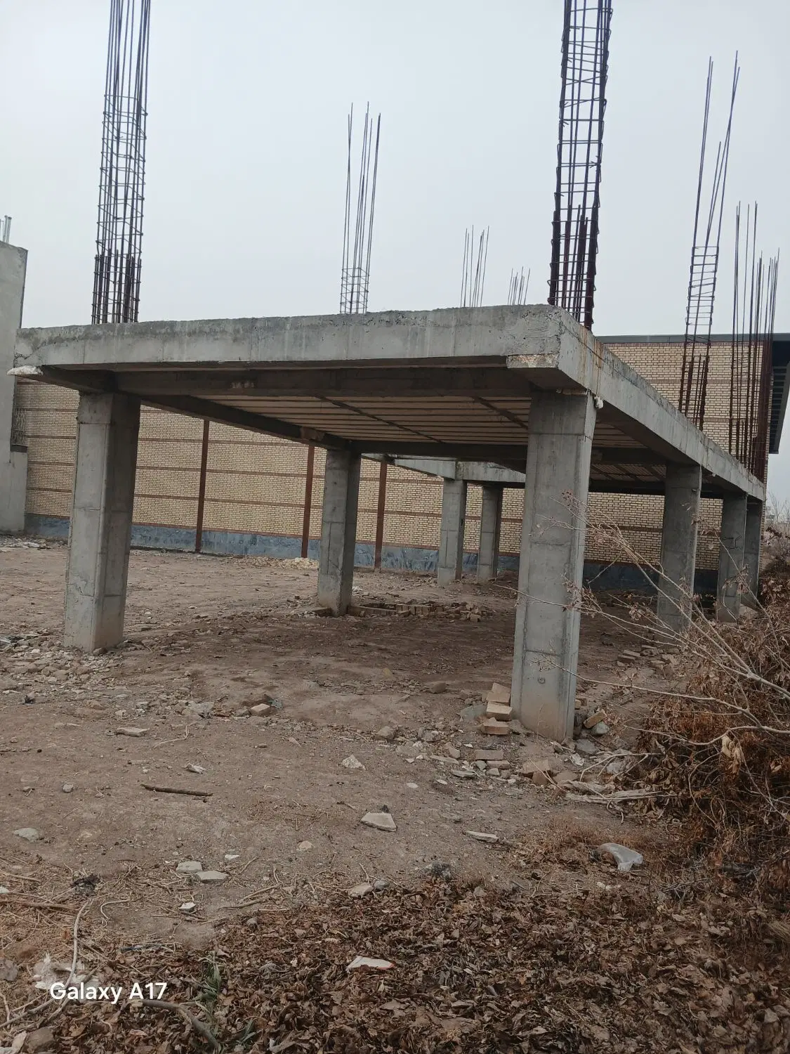 آپارتمان نیمه کاره جنوبی ساز