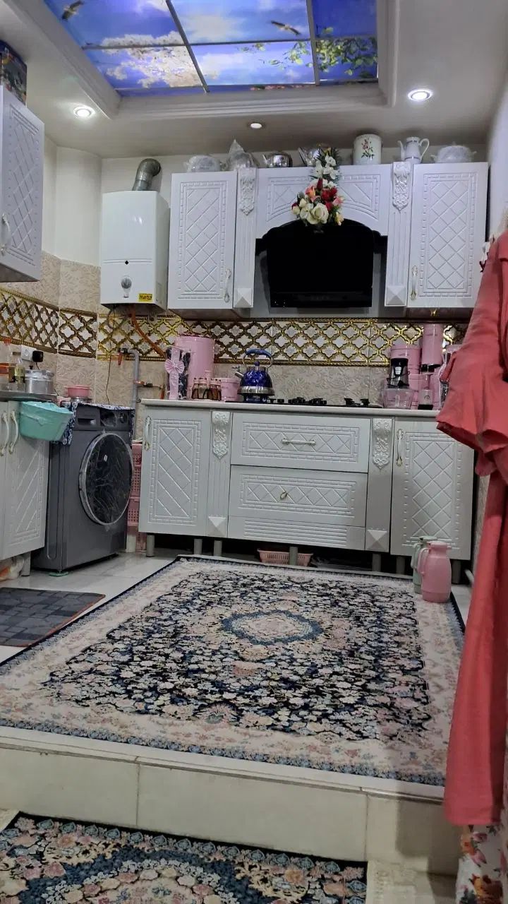 یک واحد اپارتمان طبقه اول