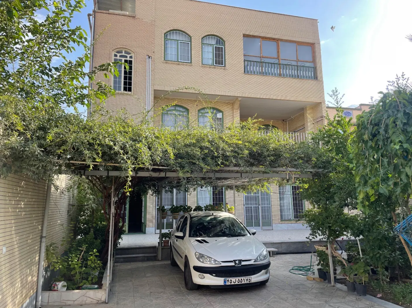 اجاره ویلایی ۲۲۰ متر خیابان سرباز