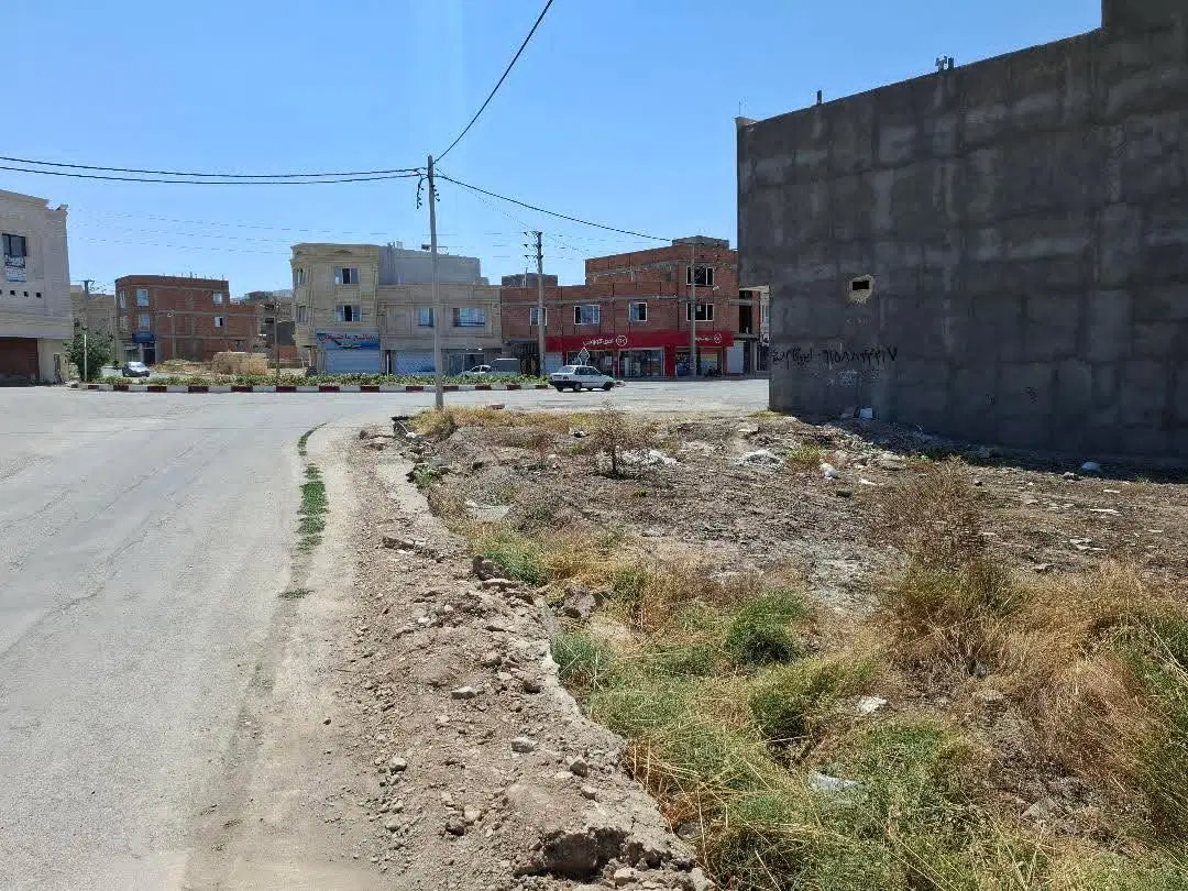 زمین فروشی