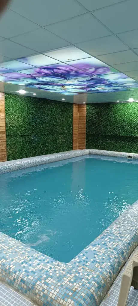 اجاره نصف روز ،شبانه، هفتگی استخر سرپوشیده آبگرم