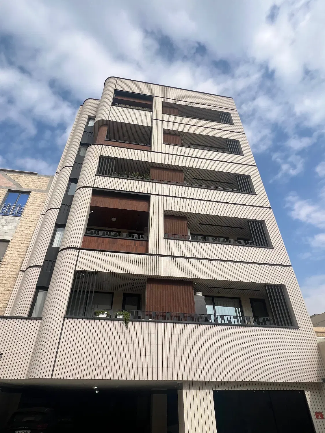 اپارتمان مدرن۱۱۰متری دهکده شمالی