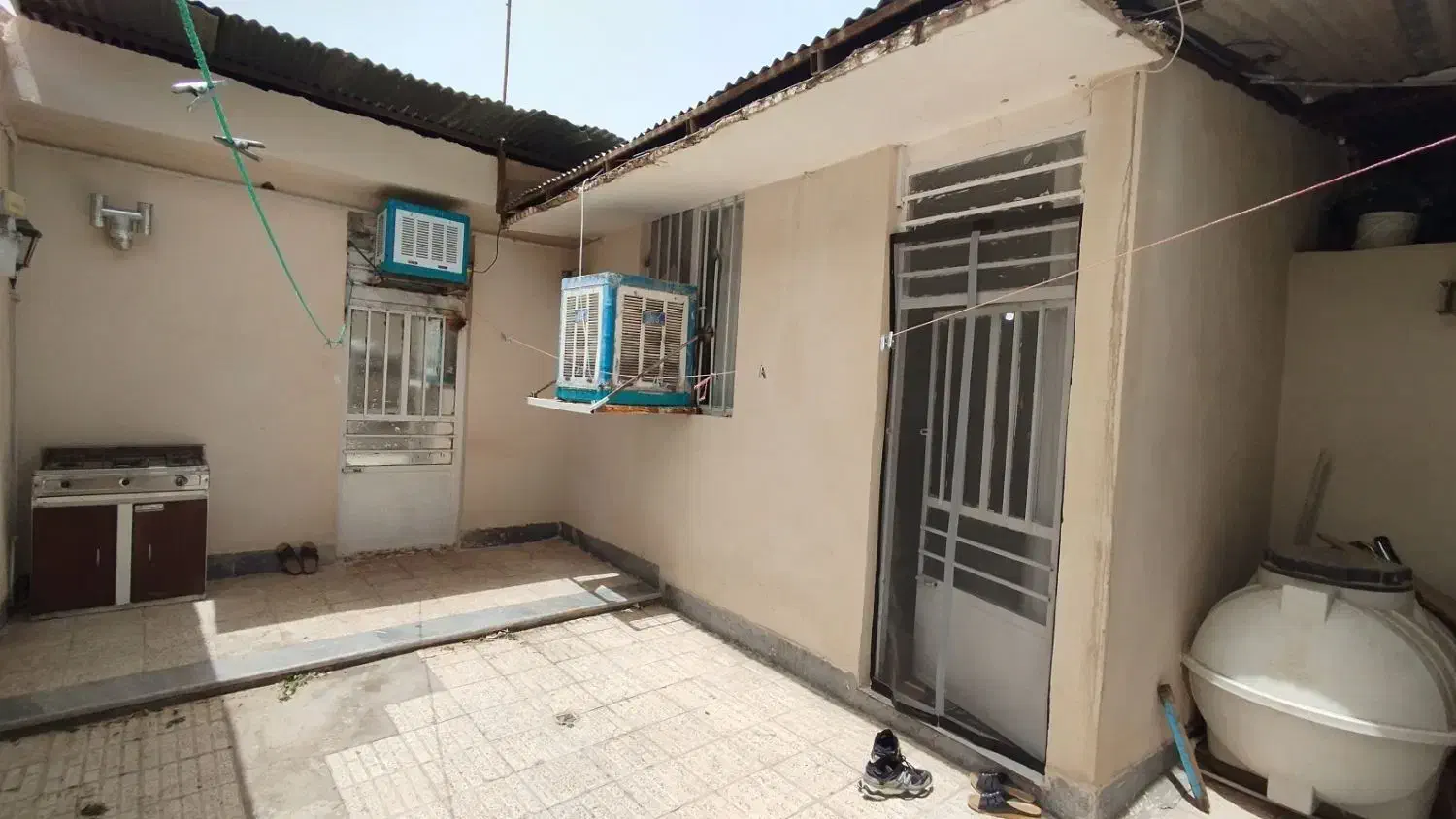 ملک و زمین