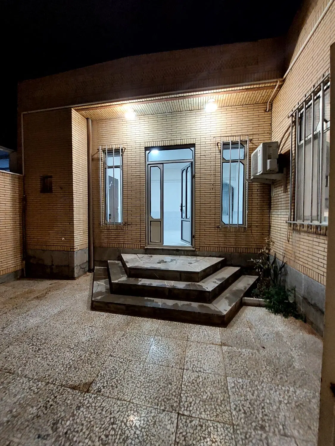 منزل مسکونی حاشیه بلوار بهشتی