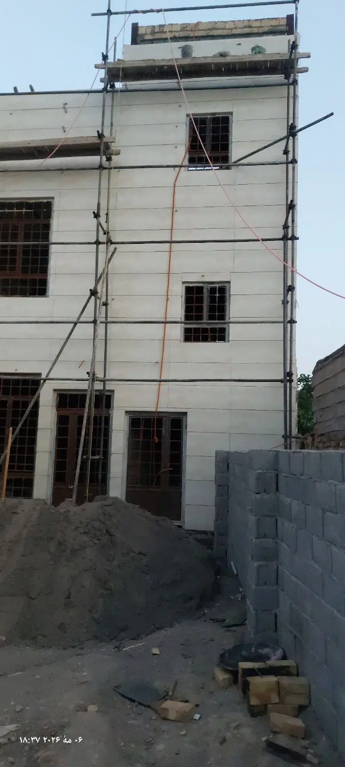 ساختمان نیمه ساز