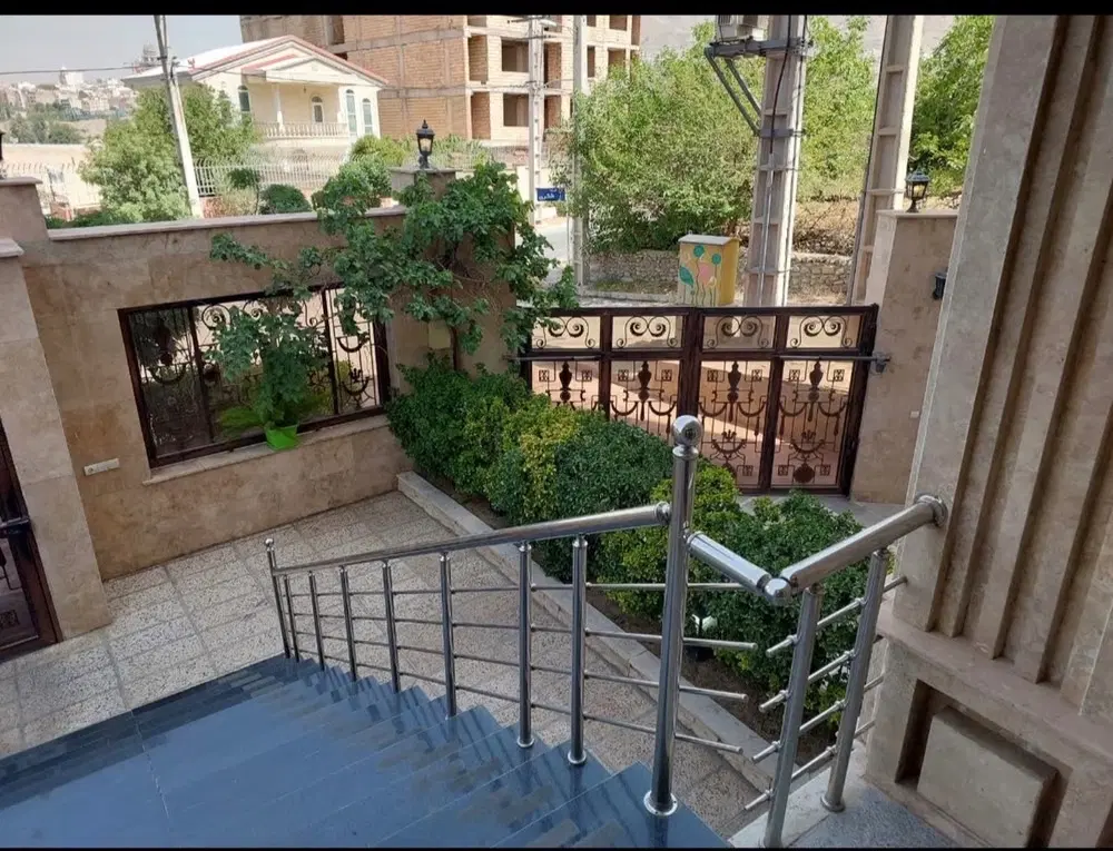 یک واحد آپارتمان دو نبش مجهز با منظره بی نظیر