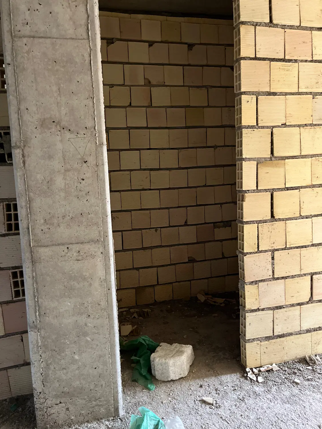 ساختمان نیمه کاره