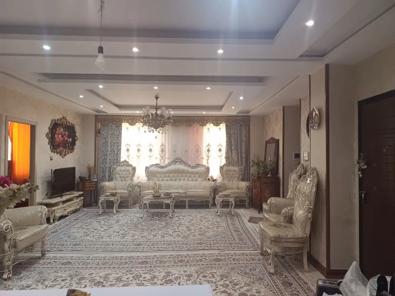 آپارتمان ۱۰۲ متری میدان پاستور