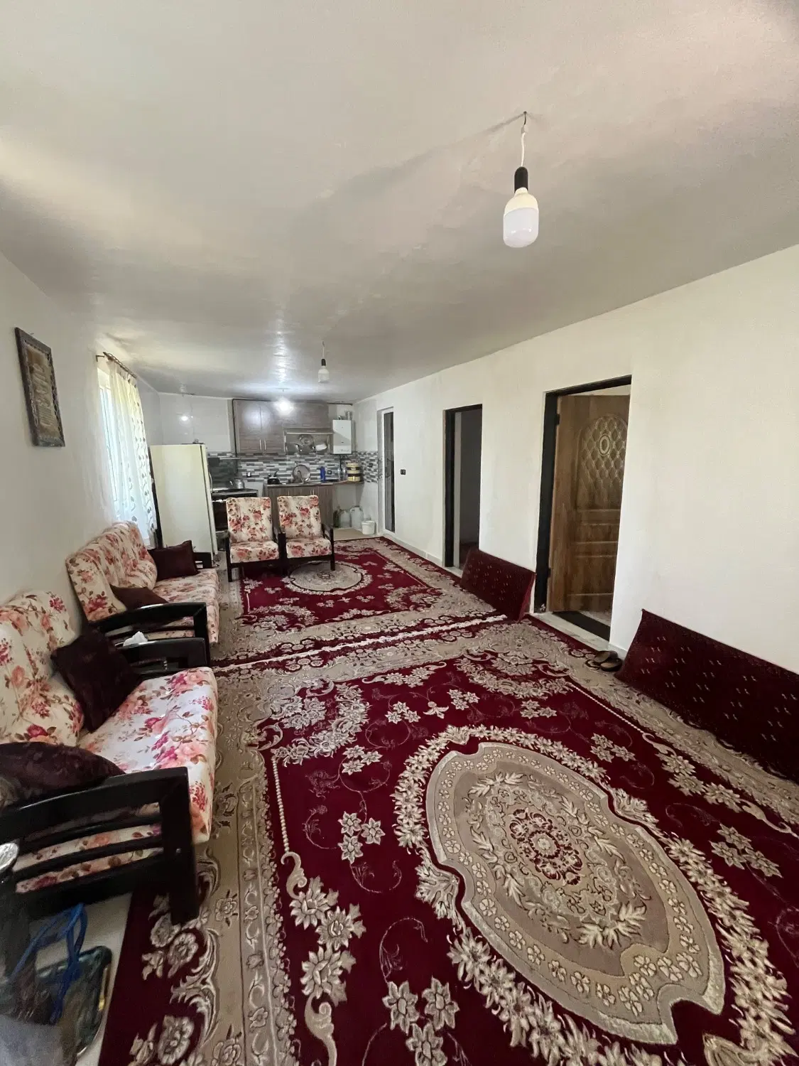 خانه محوطه_بر آسفالت محلی