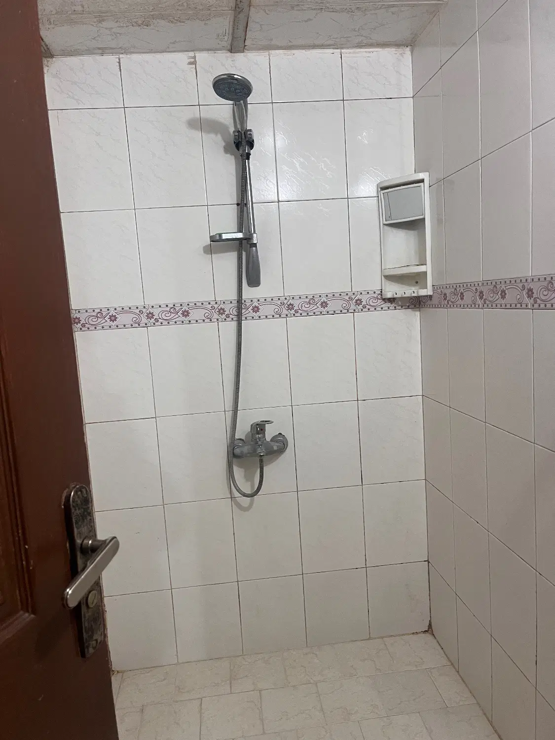 آپارتمان هفتادمتری خیابان جهانگیری بهر خیابان