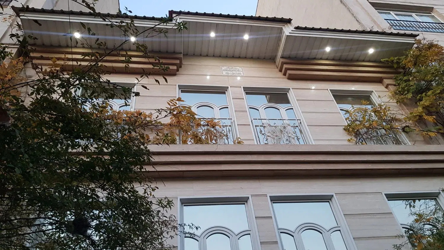 ۲۰۰ متر زمین ۳۶۰ متر بنا