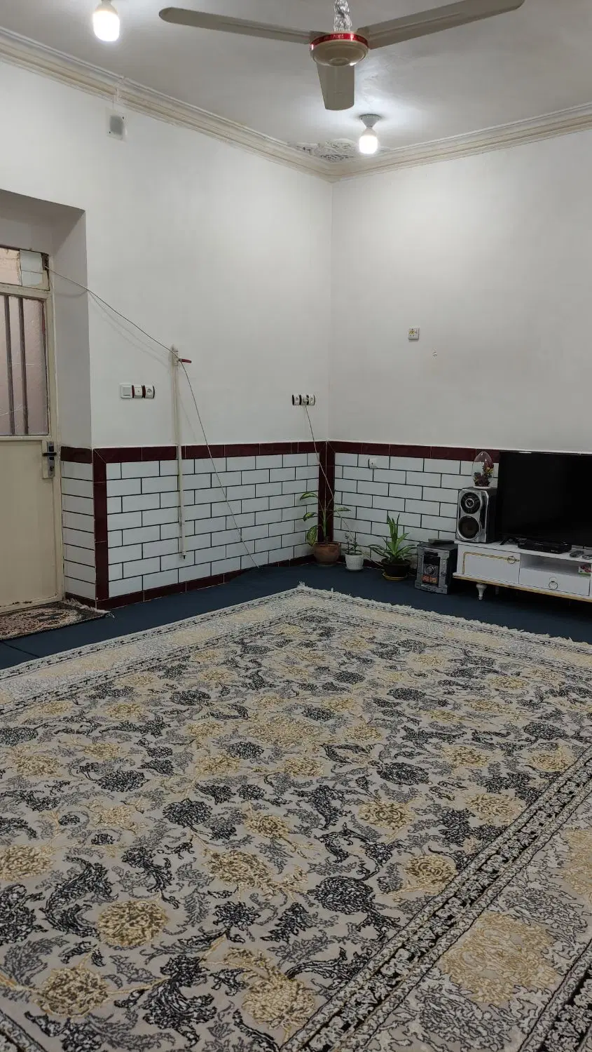 لکس همکف خیابان بعثت نزدیک بیمارستان یازهرا