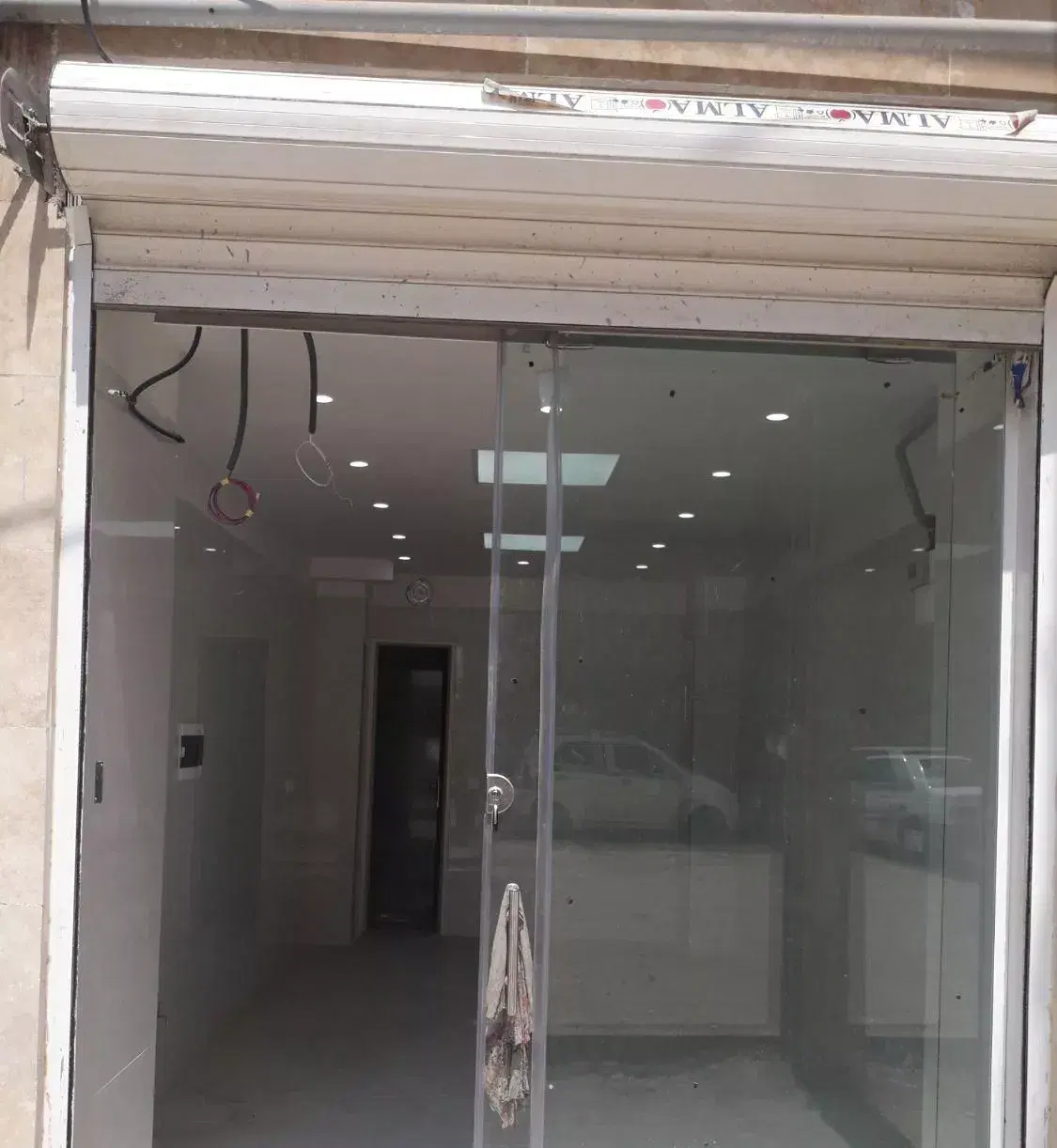 ویلایی با کاربری تجاری خدماتی بهمراه مغازه