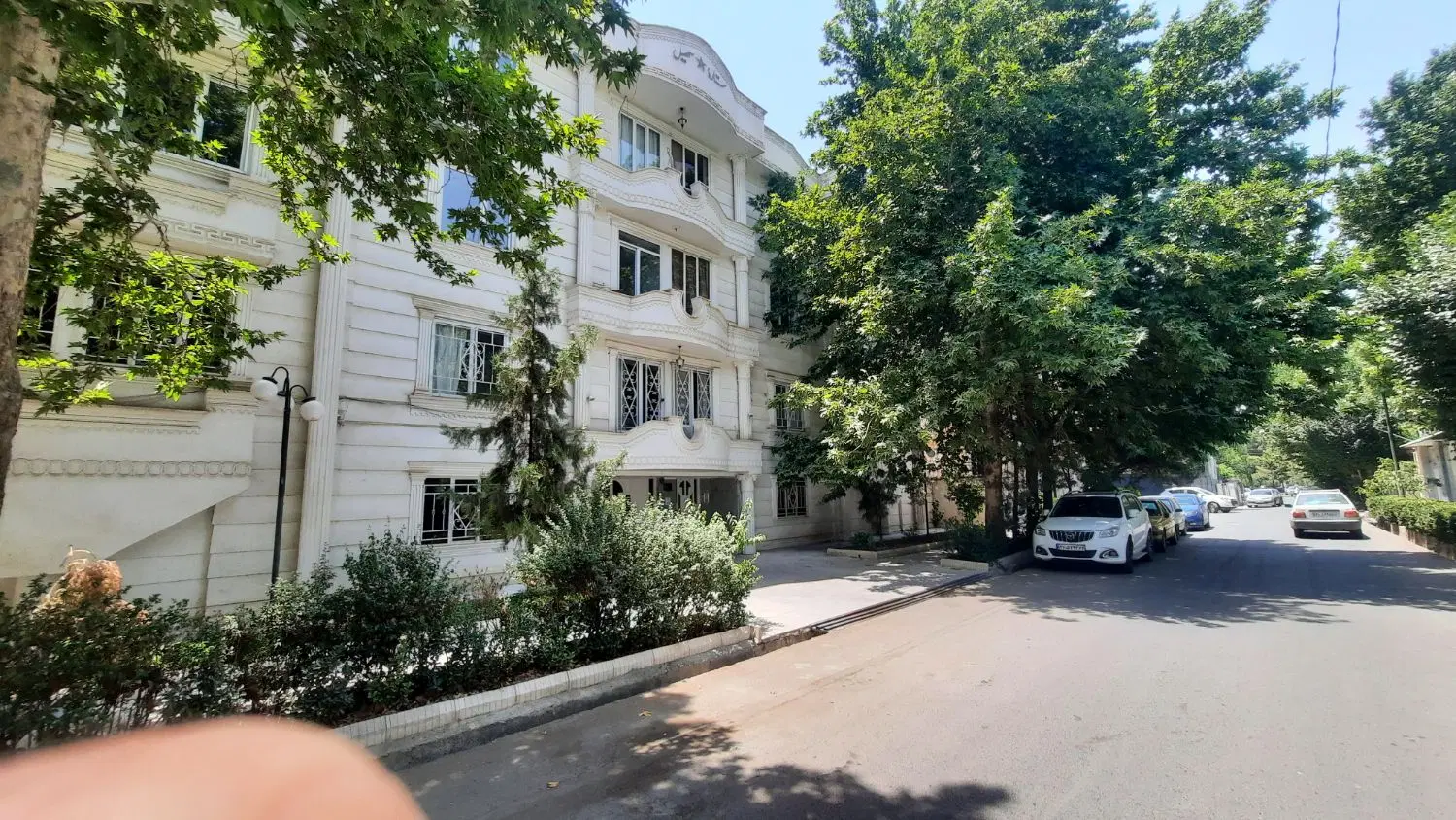 اجاره واحد ۱۵۰ متری رو به کوچه و نما