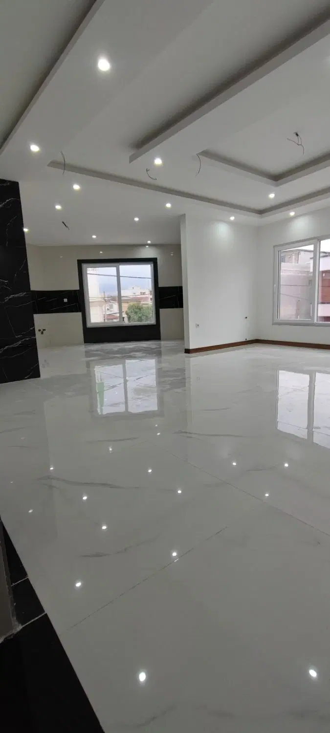 ویلایی تریبلکس در۳طبقه وهمکف تجاری و پارکینگ فول