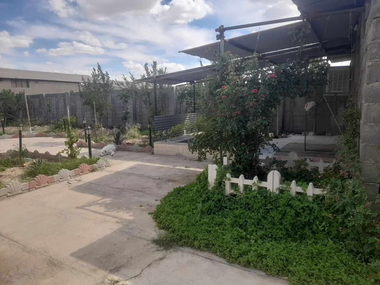 باغچه با خونه باغ