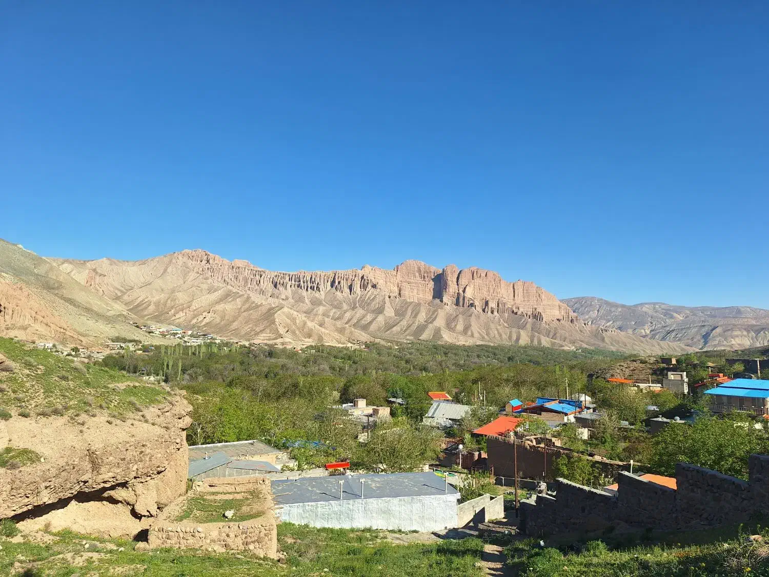 ۳۰۰متر زمین مسکونی روستا حصاربن.در۹۰کیلومتری تهران