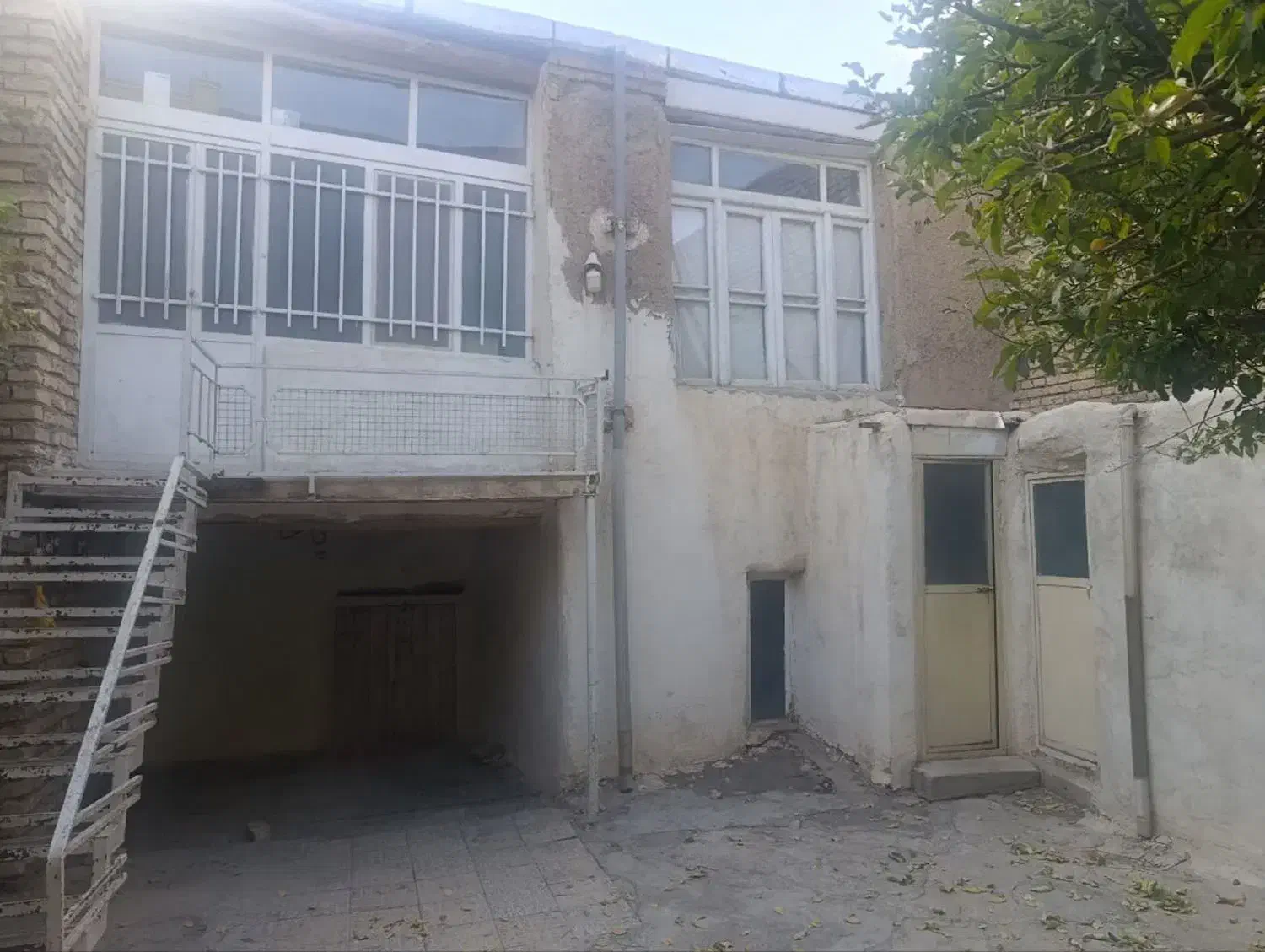 خانه ویلایی در سمیرم فلکه ساعت