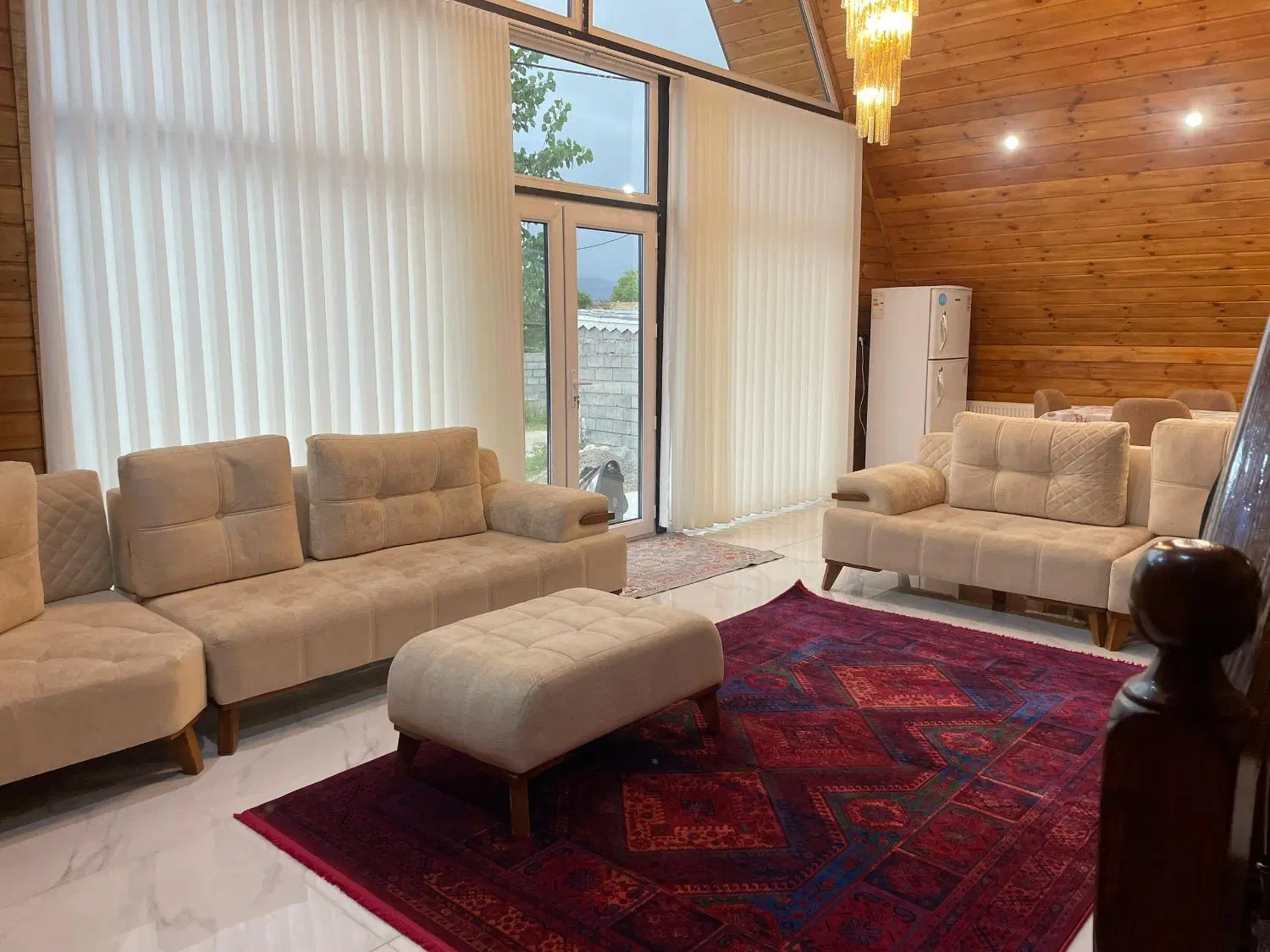 ویلا سویسی استخر دار در گیسوم