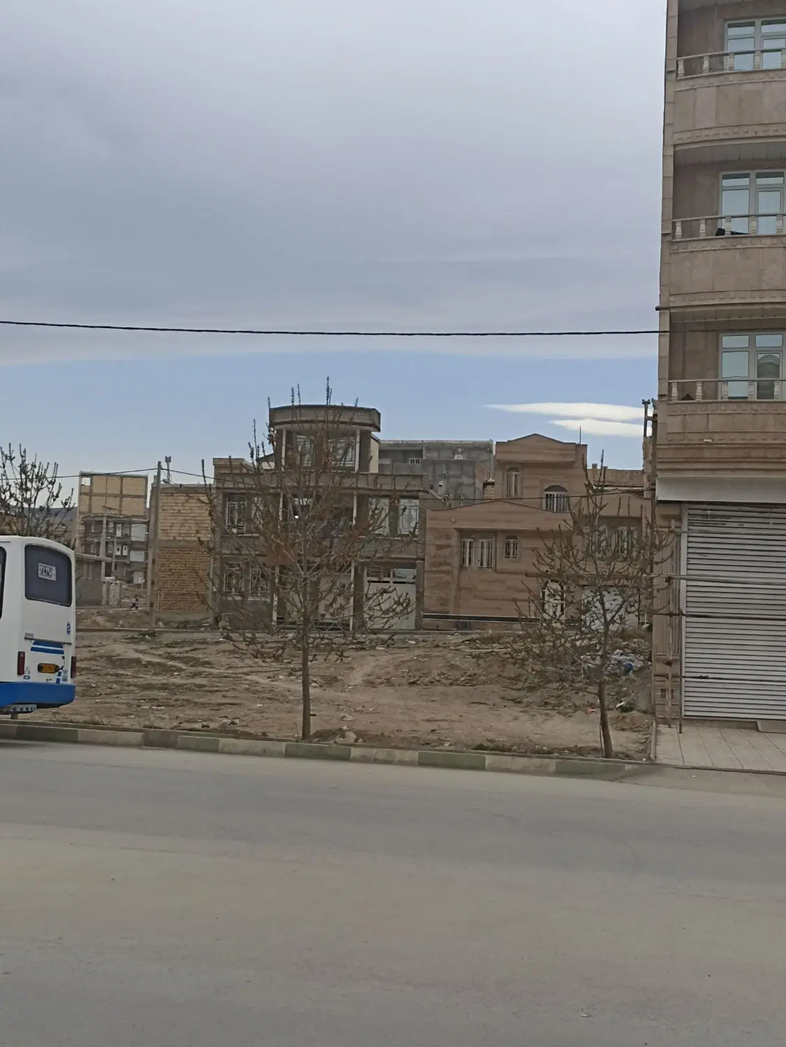 زمین مسکونی تجاری بر ۴۴متری خیابان صمدی شهرک شاهد