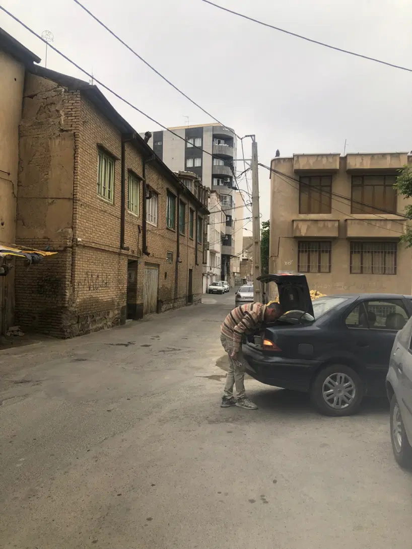 خانه سه طبقه سردران بر کوچه تلفن خانه