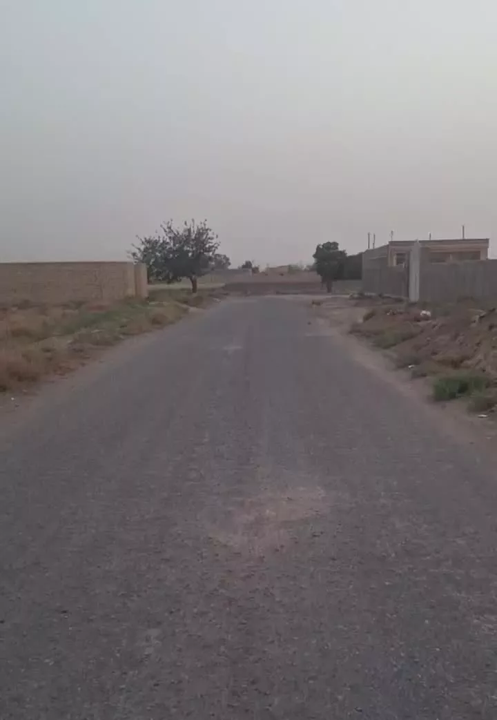 زمین ویلایی جاده قمصرنبش کوچه باسکول