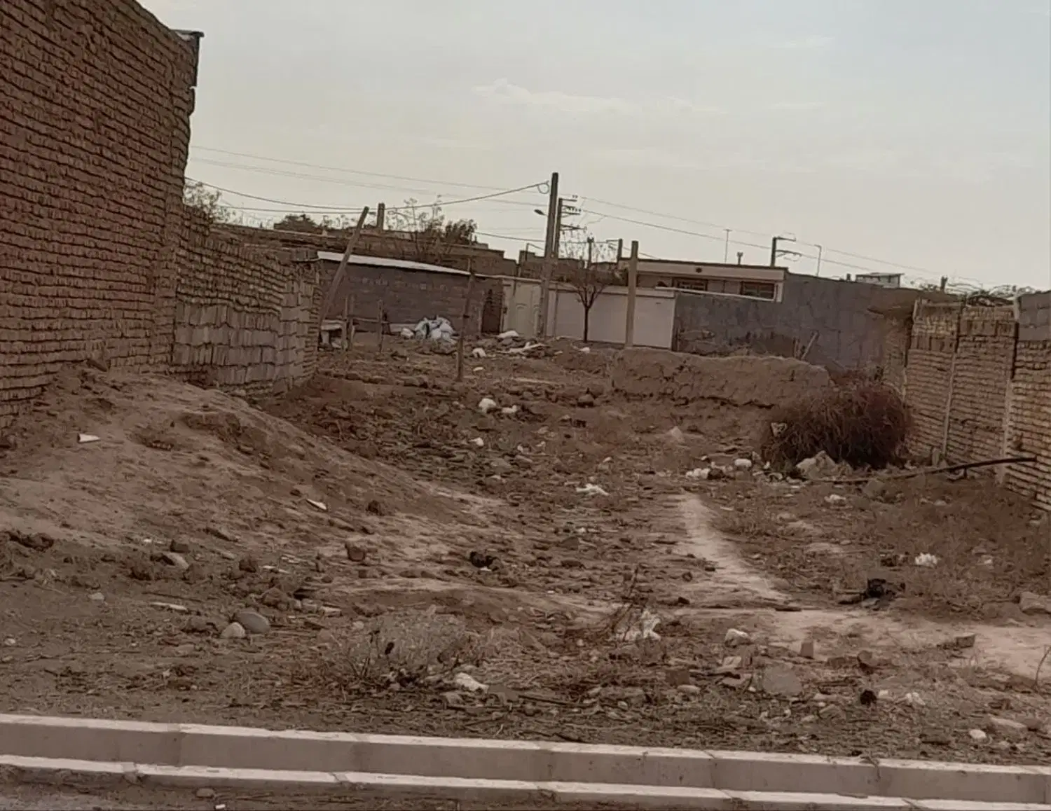 زمین مسکونی 333مترگرمسار روستای غیاث آباد