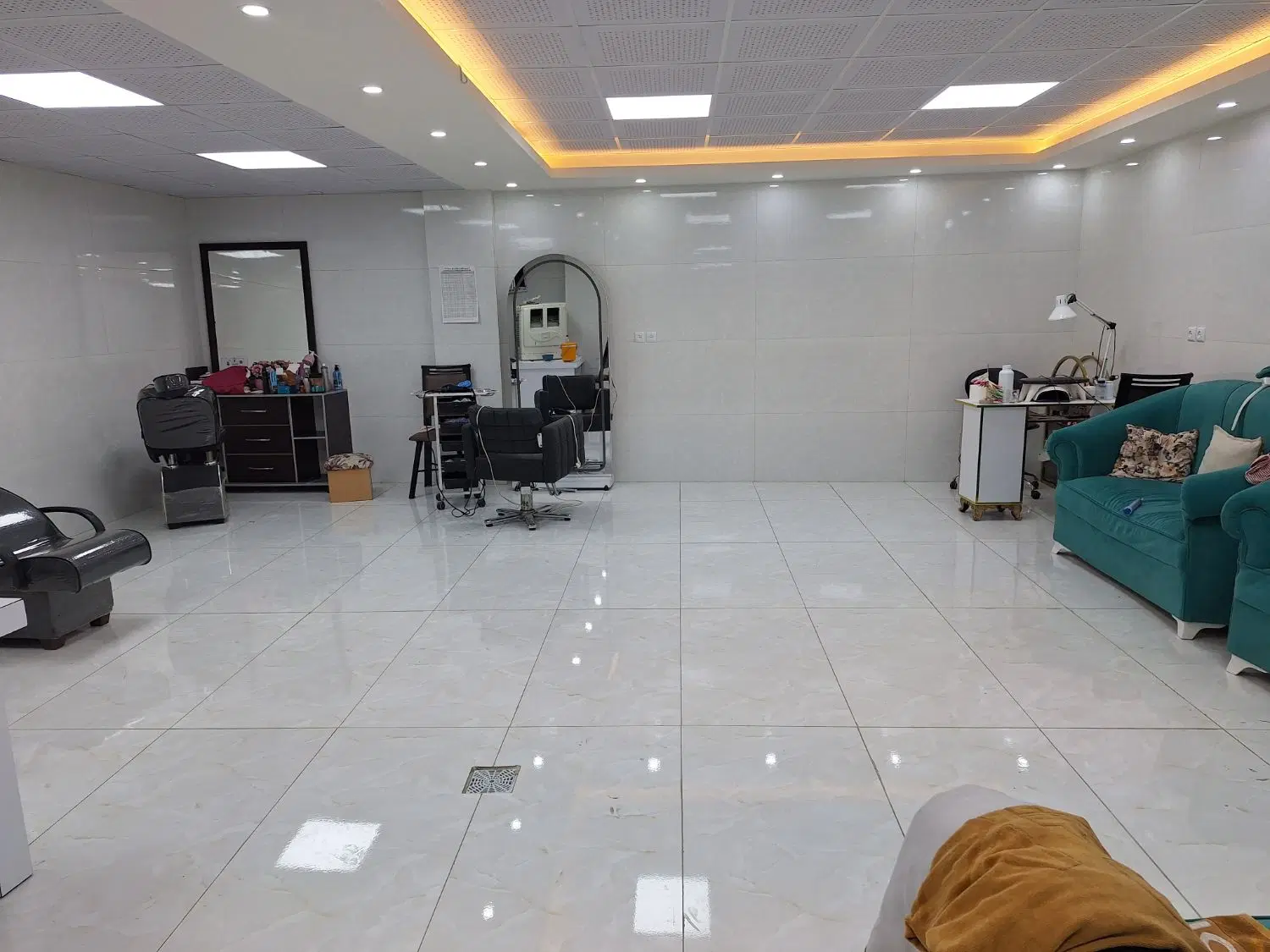 واگذاری اجاره سالن ارایشی