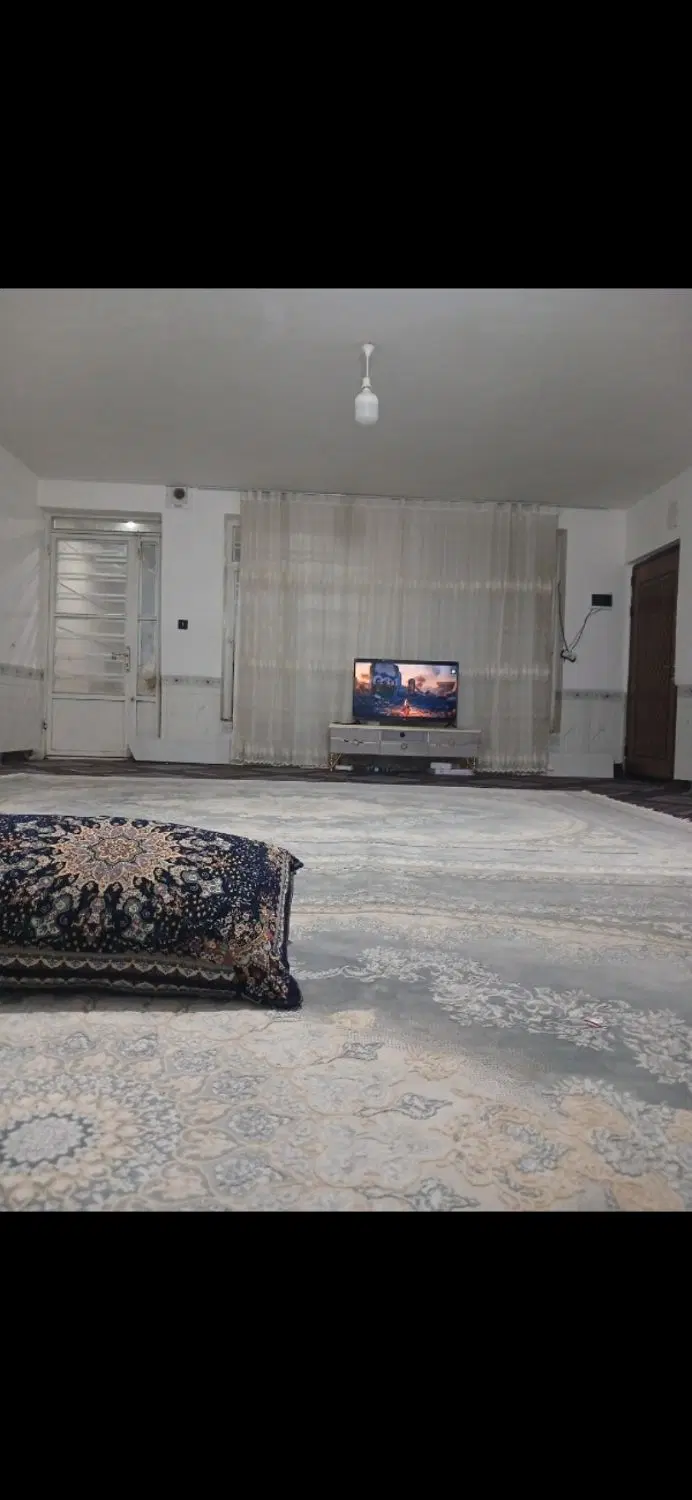 فروش یک واحد ۱۴۰ متری نیم طبق پله منفی