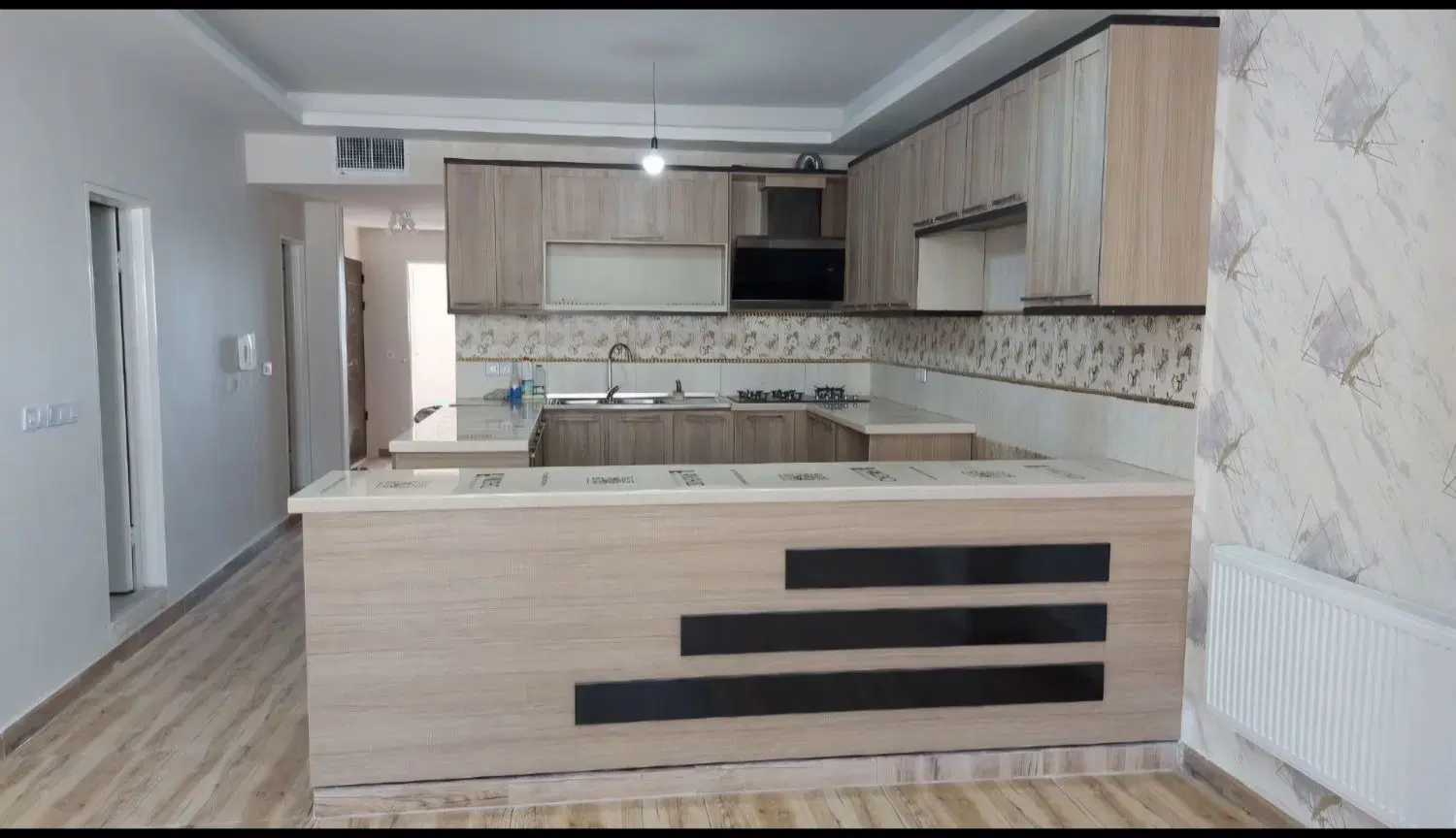 ۱۰۵ متر _ ویو ابدی _ کارمندان