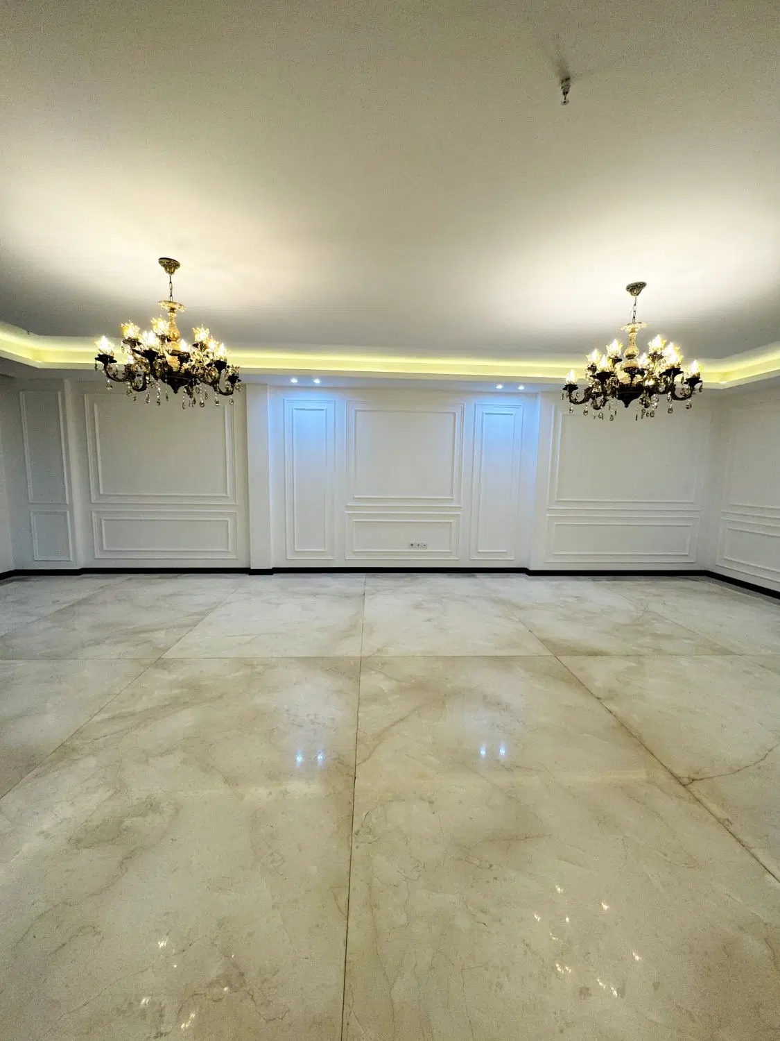 ابتدای هفت تیر 90 و 130متری صفر فول و شیک